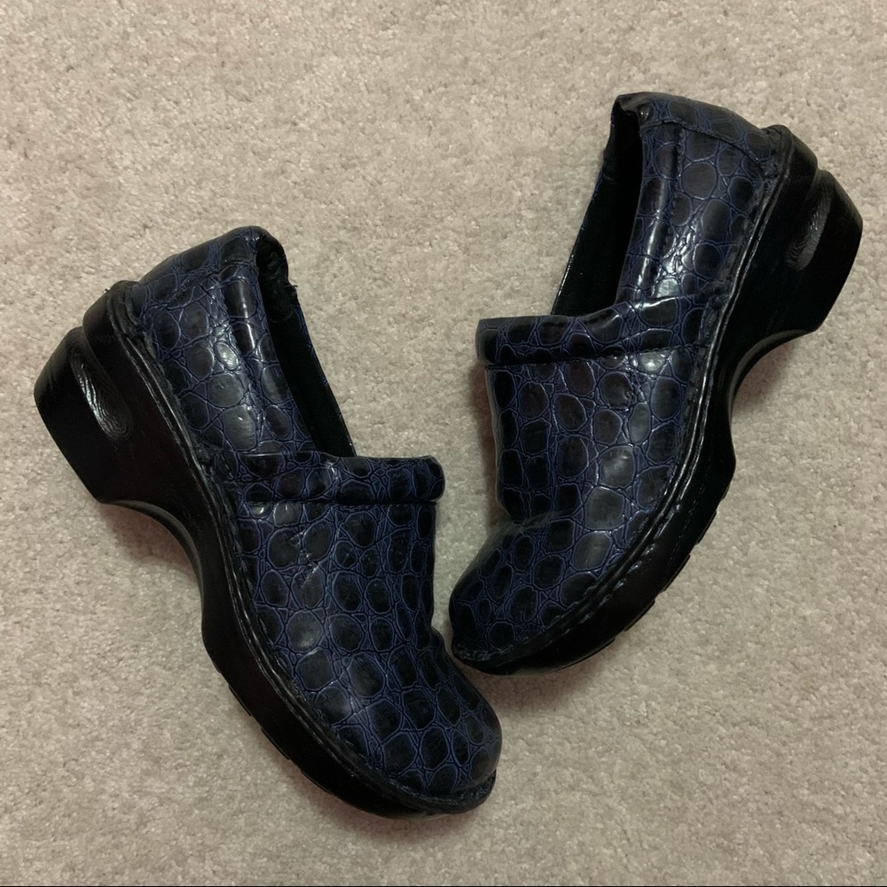 Croc Print Clogs - Picture 3 of 8